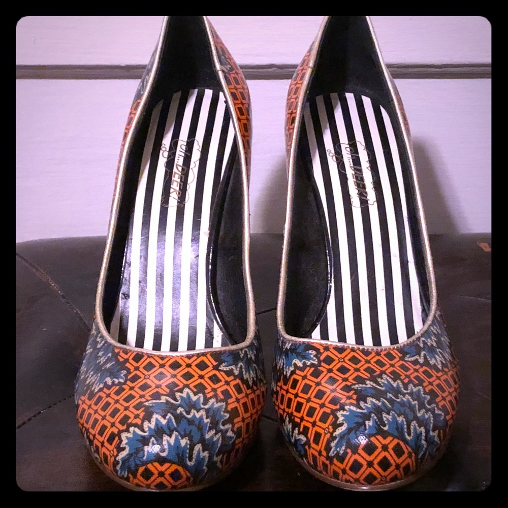 Oh Deer orange and teal pump heels